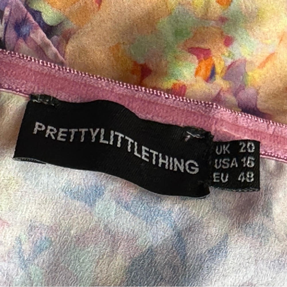 PrettyLittleThing- PLUS LILAC FLORAL PRINT PUFF SLEEVE BARDOT CROP TOP (16) - Picture 11 of 13
